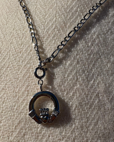 Claddagh Charm Necklace | Réalta