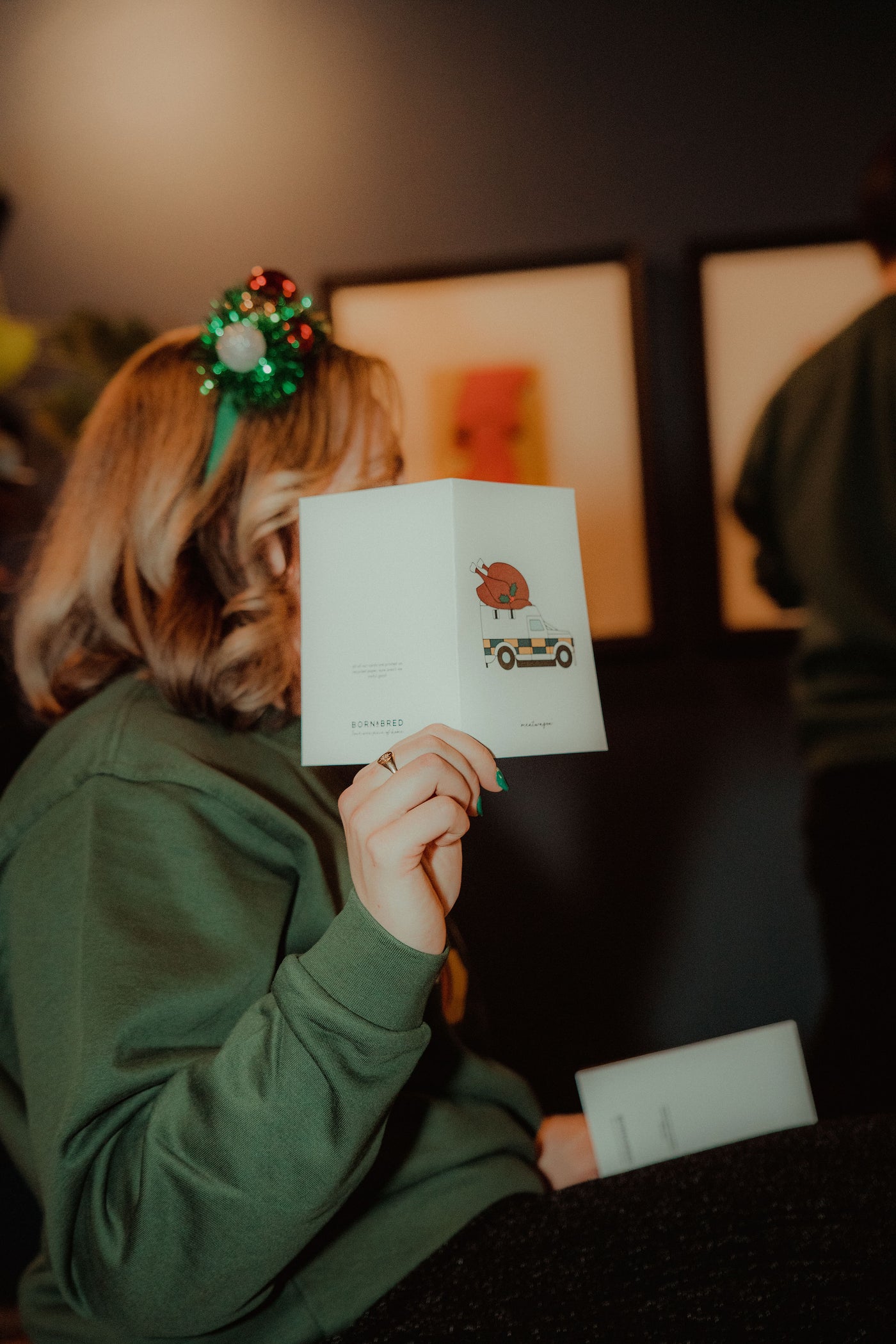 Buscando la tarjeta de Navidad de H Line of Duty